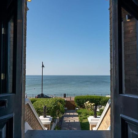 Stylish Beachfront Apartment, Sweeping Ocean Views And Luxury Touches Herne Bay Eksteriør billede