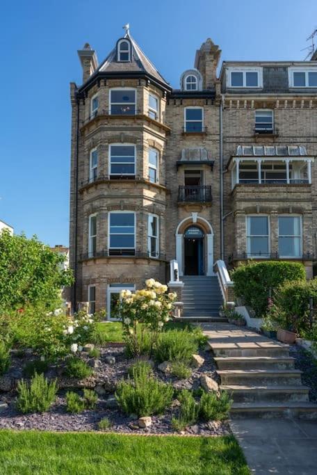 Stylish Beachfront Apartment, Sweeping Ocean Views And Luxury Touches Herne Bay Eksteriør billede