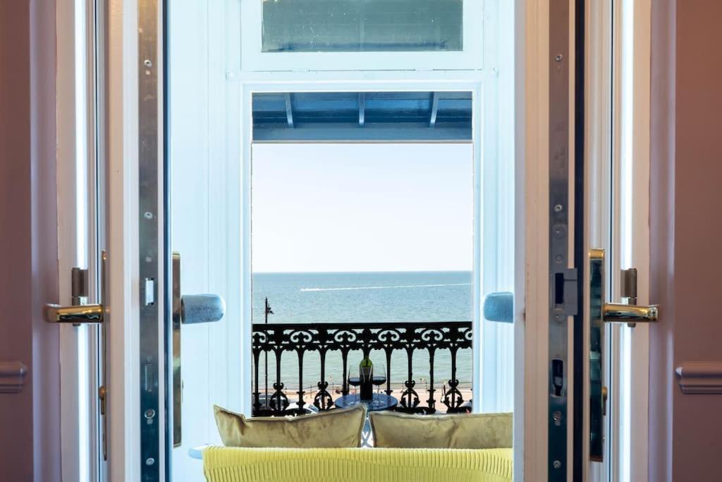 Stylish Beachfront Apartment, Sweeping Ocean Views And Luxury Touches Herne Bay Eksteriør billede