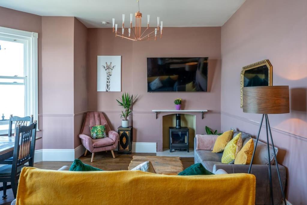Stylish Beachfront Apartment, Sweeping Ocean Views And Luxury Touches Herne Bay Eksteriør billede