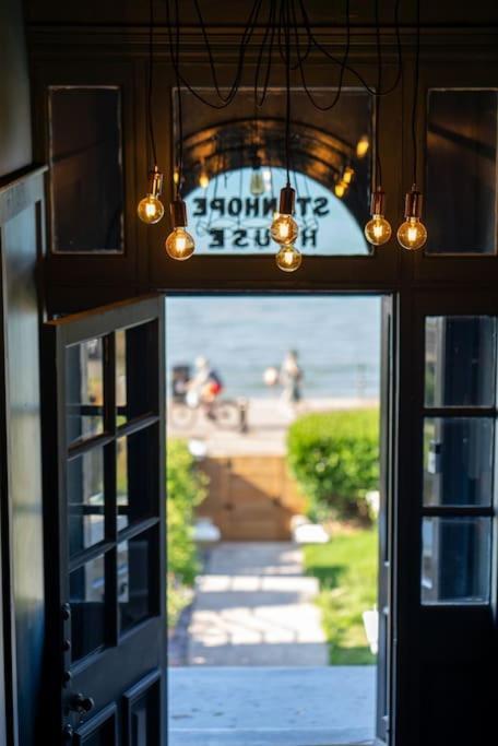 Stylish Beachfront Apartment, Sweeping Ocean Views And Luxury Touches Herne Bay Eksteriør billede