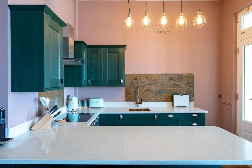 Stylish Beachfront Apartment, Sweeping Ocean Views And Luxury Touches Herne Bay Eksteriør billede